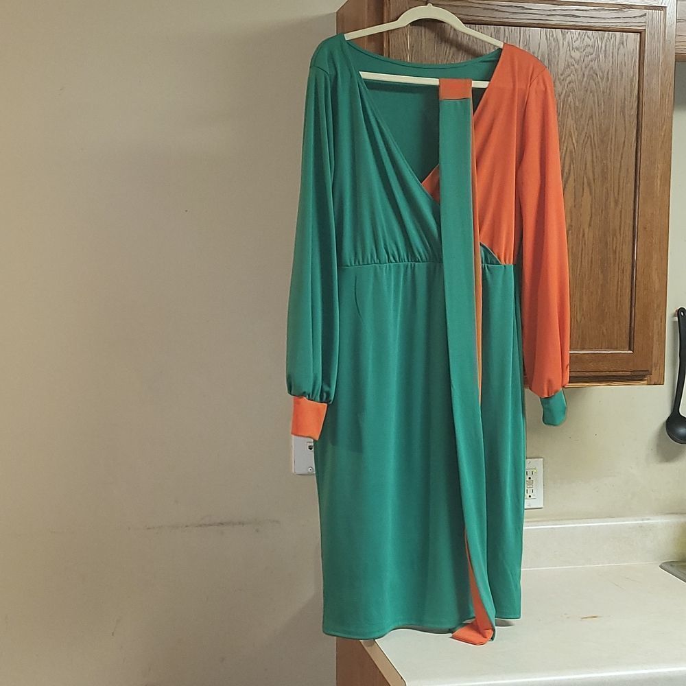 Colorblock Dress - Picture 2 of 4